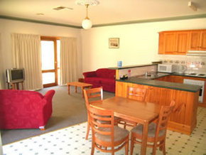 Campaspe Lodge - Foster Accommodation 1