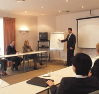 The Waverley International Hotel - Foster Accommodation