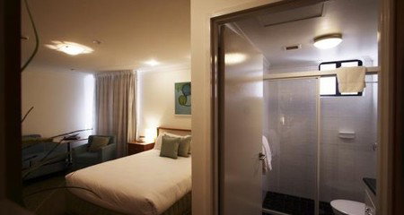 Townhouse Hotel - Foster Accommodation 2