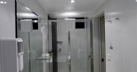 Townhouse Hotel - Foster Accommodation 3