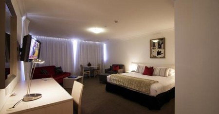 Townhouse Hotel - Foster Accommodation 4