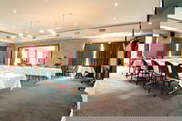 Clan Lakeside Lodge - Foster Accommodation 4