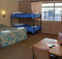 Oasis By The Lake - Foster Accommodation