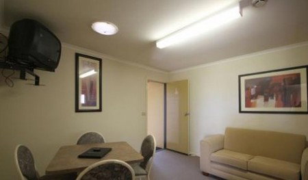 Araluen Motor Lodge - Foster Accommodation 3