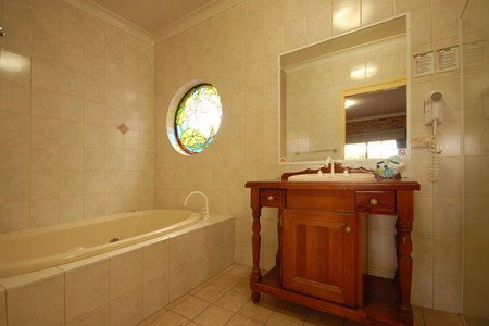 Country Gardens Motor Inn - Foster Accommodation 0