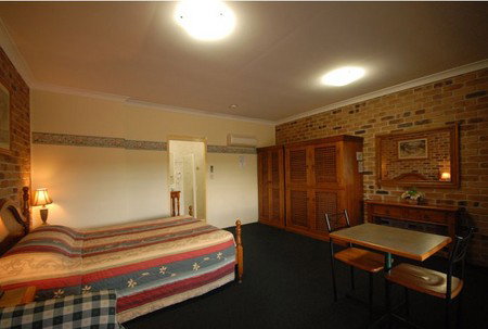Country Gardens Motor Inn - Foster Accommodation 2