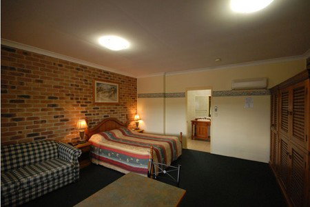 Country Gardens Motor Inn - Foster Accommodation 3