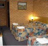 Royal Palms Motor Inn - Foster Accommodation