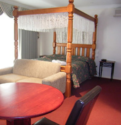 Sanctuary House Resort Motel - Foster Accommodation 1