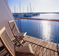 Quest Harbour Village - Foster Accommodation