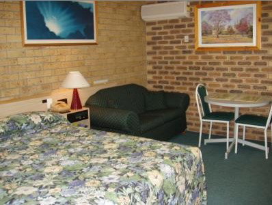 A Settlers Motor Inn - Foster Accommodation 3