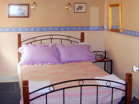Annies Shandon Inn - Foster Accommodation 1