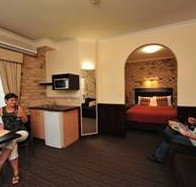Highlander Motor Inn And Apartments - Foster Accommodation
