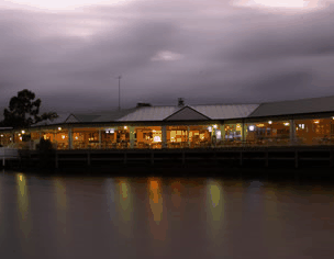 Waterfront Hotel - Foster Accommodation