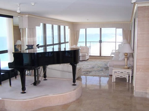 Golden Sands Holiday Apartments - Foster Accommodation 2