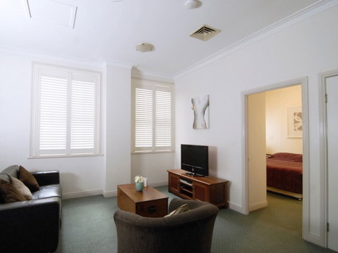 Rothbury On Ann Heritage Apartment Hotel - Foster Accommodation 3
