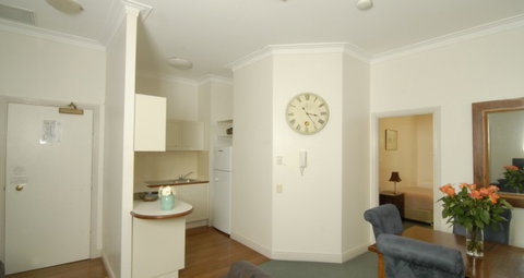 Rothbury On Ann Heritage Apartment Hotel - Foster Accommodation 4