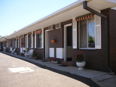 Colonial Lodge Motel - Foster Accommodation 1