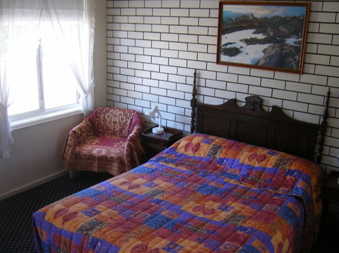 Colonial Lodge Motel - Foster Accommodation 2