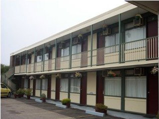 Beach Motor Inn - Foster Accommodation 1
