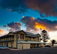 Arno Bay Hotel - Foster Accommodation