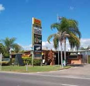 Queens Beach Motor Hotel - Foster Accommodation