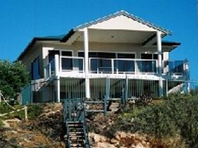 Top Deck Cliff House - Foster Accommodation 0