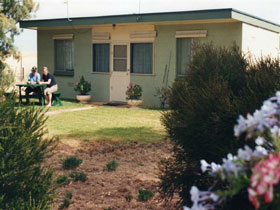 Oaklands Fishing Cottage - Foster Accommodation 0
