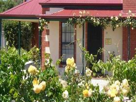 Wine And Roses Bed And Breakfast - Foster Accommodation 0