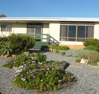 Oaklands Beach House - Foster Accommodation