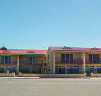 Tumby Bay Hotel Seafront Apartments - Foster Accommodation