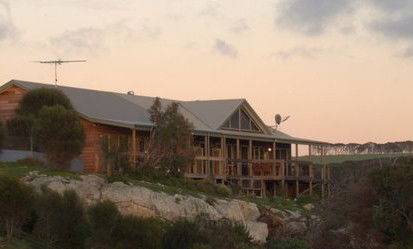 Sea Dragon Lodge - Foster Accommodation 4