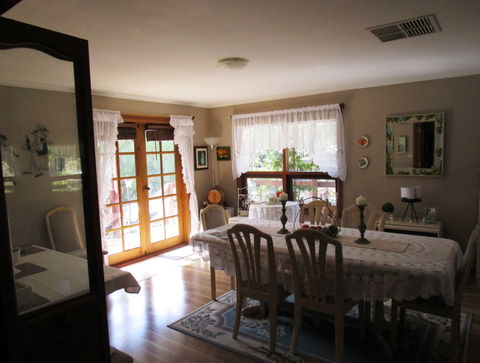 Southern Vales Bed And Breakfast - Foster Accommodation 2