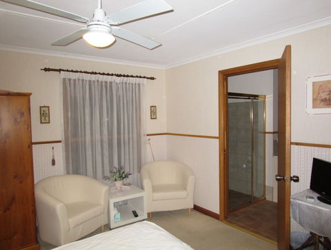 Southern Vales Bed And Breakfast - Foster Accommodation 3