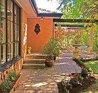 Adelaide Hills Retreats - Villa Lemoni - Foster Accommodation
