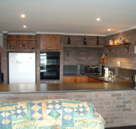 Three Hut Point Waterfront Accommodation - Foster Accommodation