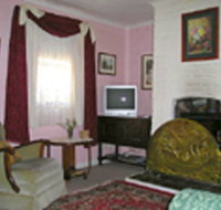 Hollyhock Cottage - Foster Accommodation