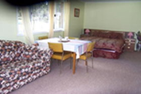 Quamby Pines Chalet B & B - Foster Accommodation 0