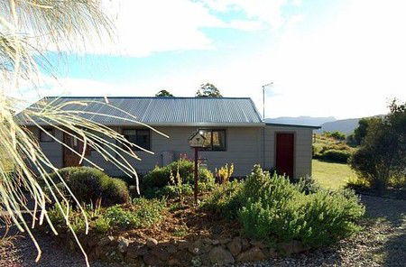 Engadine Cottage - Foster Accommodation 1