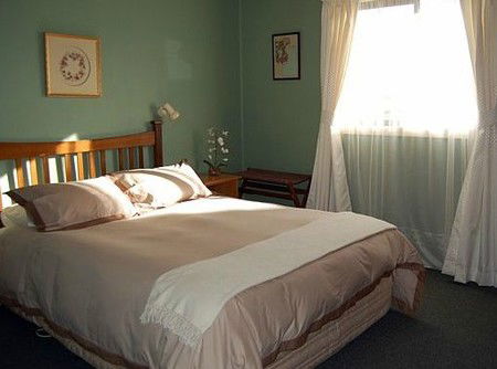 Engadine Cottage - Foster Accommodation 2