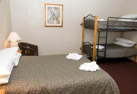 Alpine Hotel - Foster Accommodation 2
