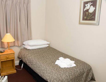 Alpine Hotel - Foster Accommodation 4