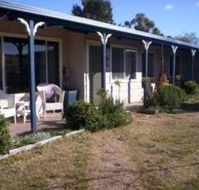 Snowy Vineyard Cottage - Foster Accommodation