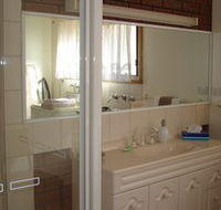 Murray Bank Holiday Units and Yabby Farm - Foster Accommodation