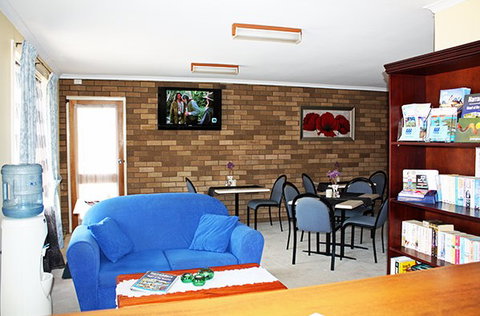 Camellia Motel - Foster Accommodation 2