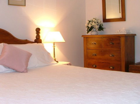 Anglea House Bed And Breakfast - Foster Accommodation 1
