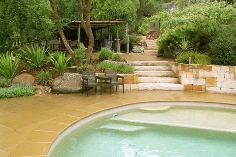 Capers Guesthouse And Cottage - Foster Accommodation 1