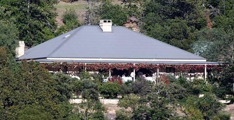 Capers Guesthouse And Cottage - Foster Accommodation 2