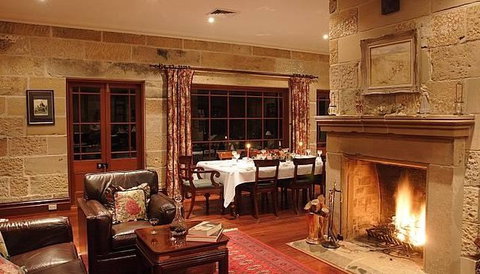 Capers Guesthouse And Cottage - Foster Accommodation 3
