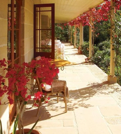 Capers Guesthouse And Cottage - Foster Accommodation 4